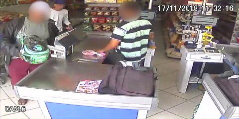 Bandido armado assalta supermercado em Pinheiros