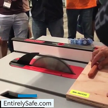 Une scie électrique ultra sécurisée qui ne coupe pas les doigts