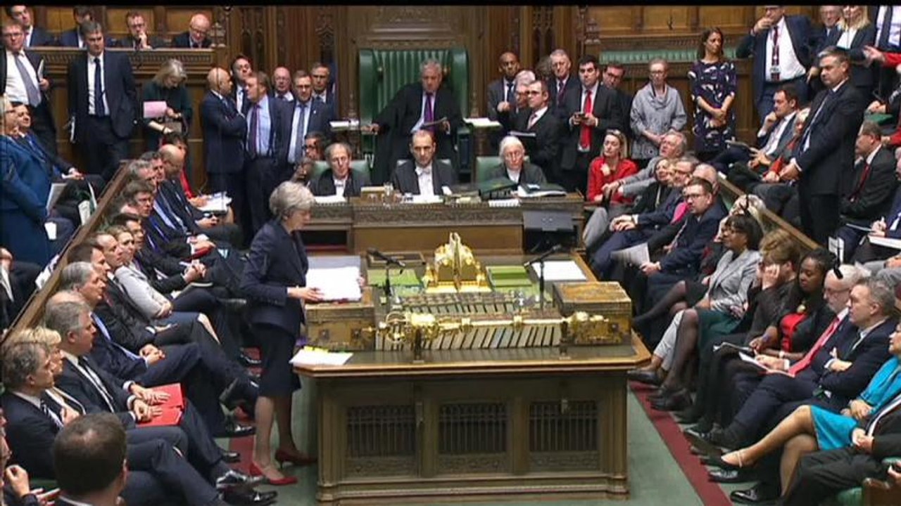 Streitpunkt Nordirland: May im heimischen Brexit-Sturm