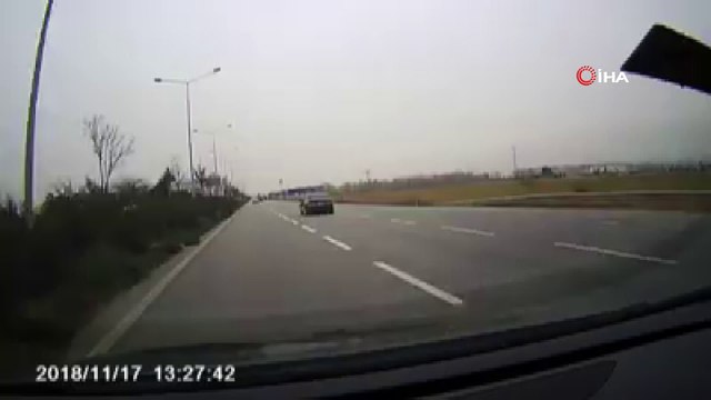 Ters yönde giden araç ölüme davetiye çıkardı