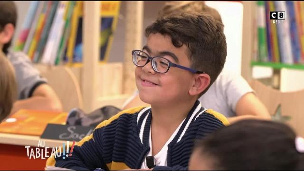 Bernard Tapie ému face à un enfant greffé d'un rein dans l'émission Au Tableau sur C8, samedi 17 novembre 2018