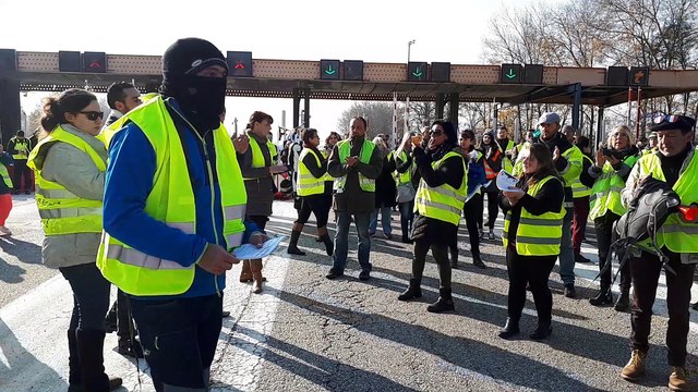CROLLES | Gilets jaunes : à 12h, une minute de silence pour la manifestante décédée en Savoie ce samedi et Marseillaise.