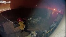 Ce pompier sauve une maison des flammes in extremis !