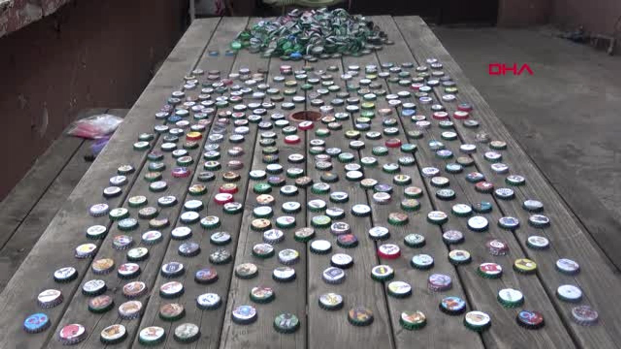 Trabzon Gazoz Kapaklarından Magnet Yapıp, Geliriyle Burs Veriyor