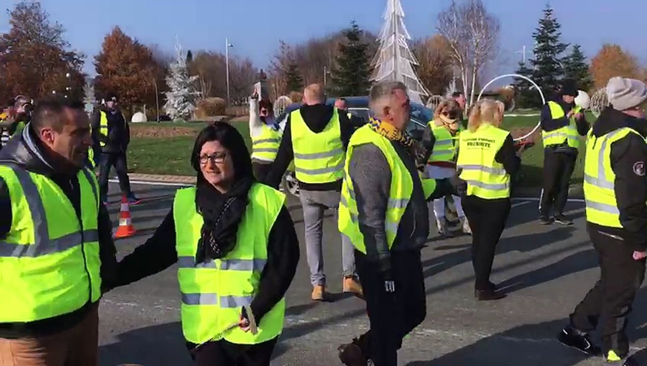 Franche-Comté Gilets jaunes Marseillaise au rond-point à Montbéliard