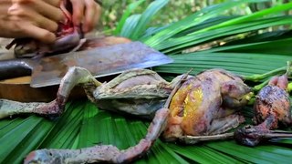 柬埔寨小伙烹饪野生鸟肉吃_