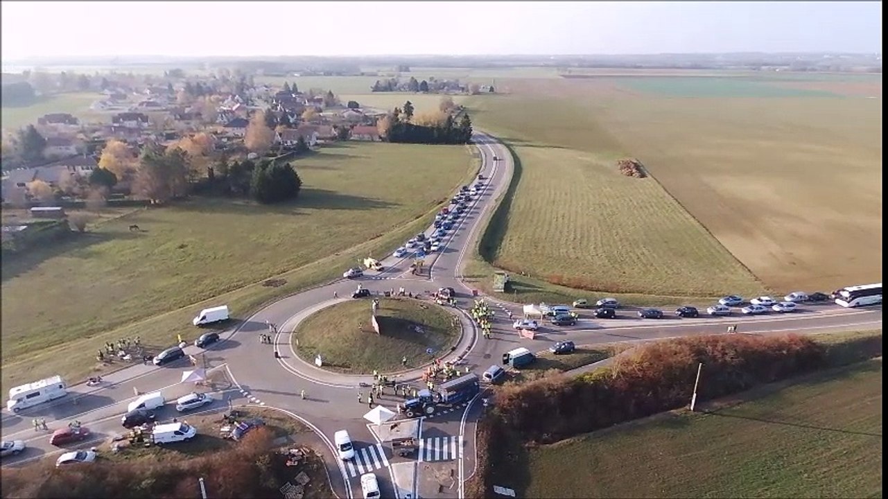 Le blocage du rond-point de Parcey vu du ciel