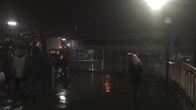 Metro İstasyonunda Raylara Düşen Kadın Yaralandı - İstanbul