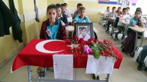 Teröristlerin bombalı saldırısında ölen 13 yaşındaki Bilen'in arkadaşları, sırasına not bıraktı
