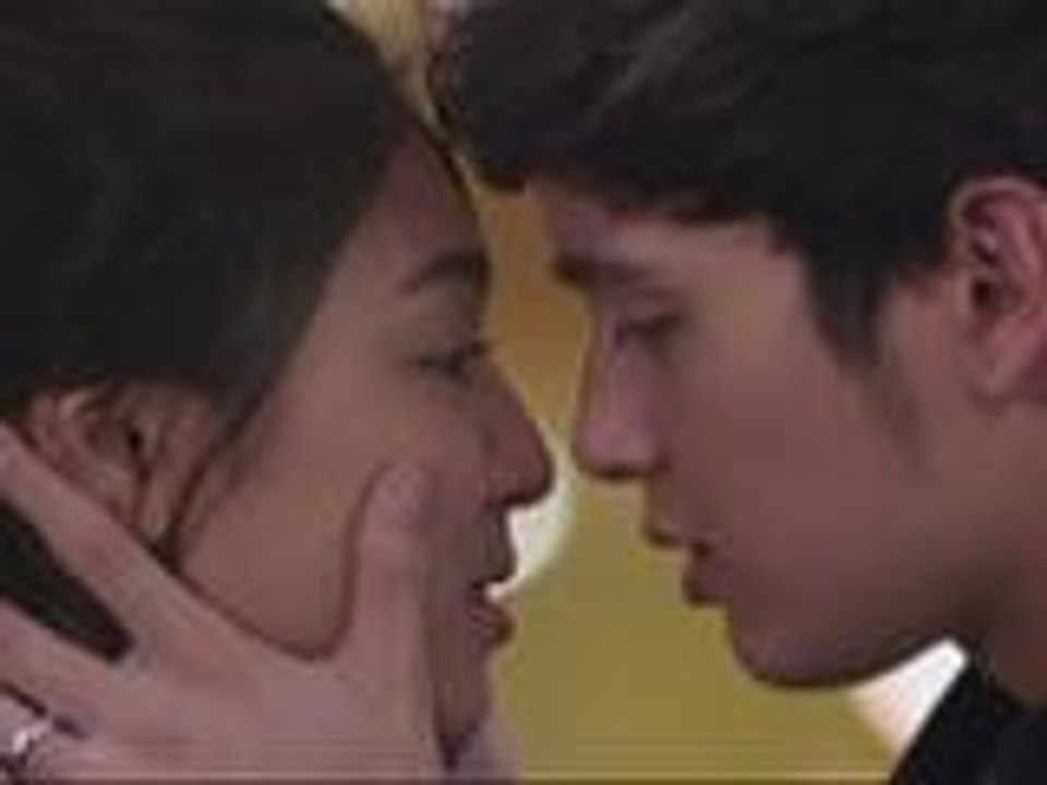 FULL VIDEO: Clark and Leah's Most Approved Kiss
