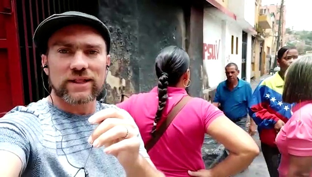 Violent Opposition Groups Attack PSUV Headquarters In Caracas