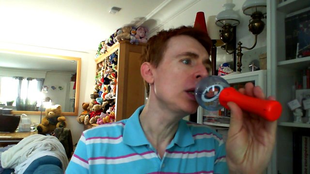 Wiwi égratigne green (voici des fruits des fleurs) de Julos Beaucarne