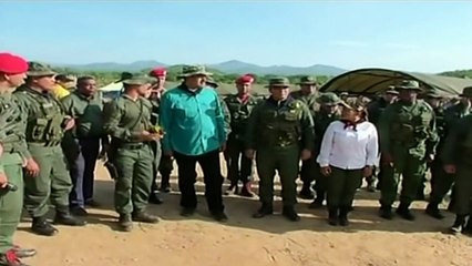 Maduro pide a militares a estar listos para defender a Venezuela