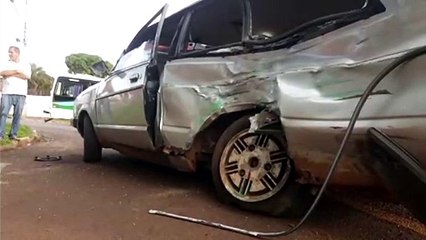 Carro e ônibus se envolvem em acidente no Brasmadeira