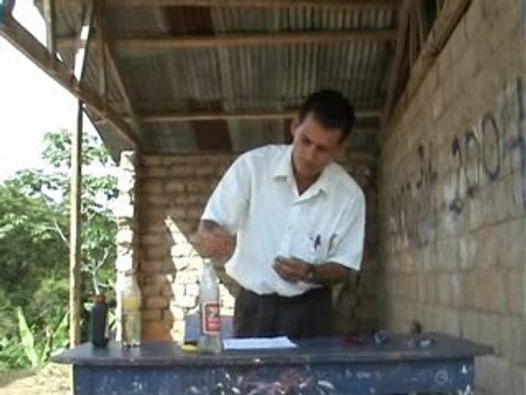Reciclaje de pilas Profesor Pablo Vásquez