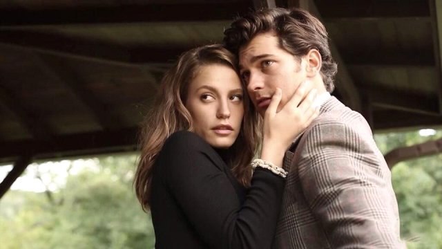 Çağatay Ulusoy, Eski Sevgilisi Serenay Sarıkaya'nın Fotoğrafını Beğendi