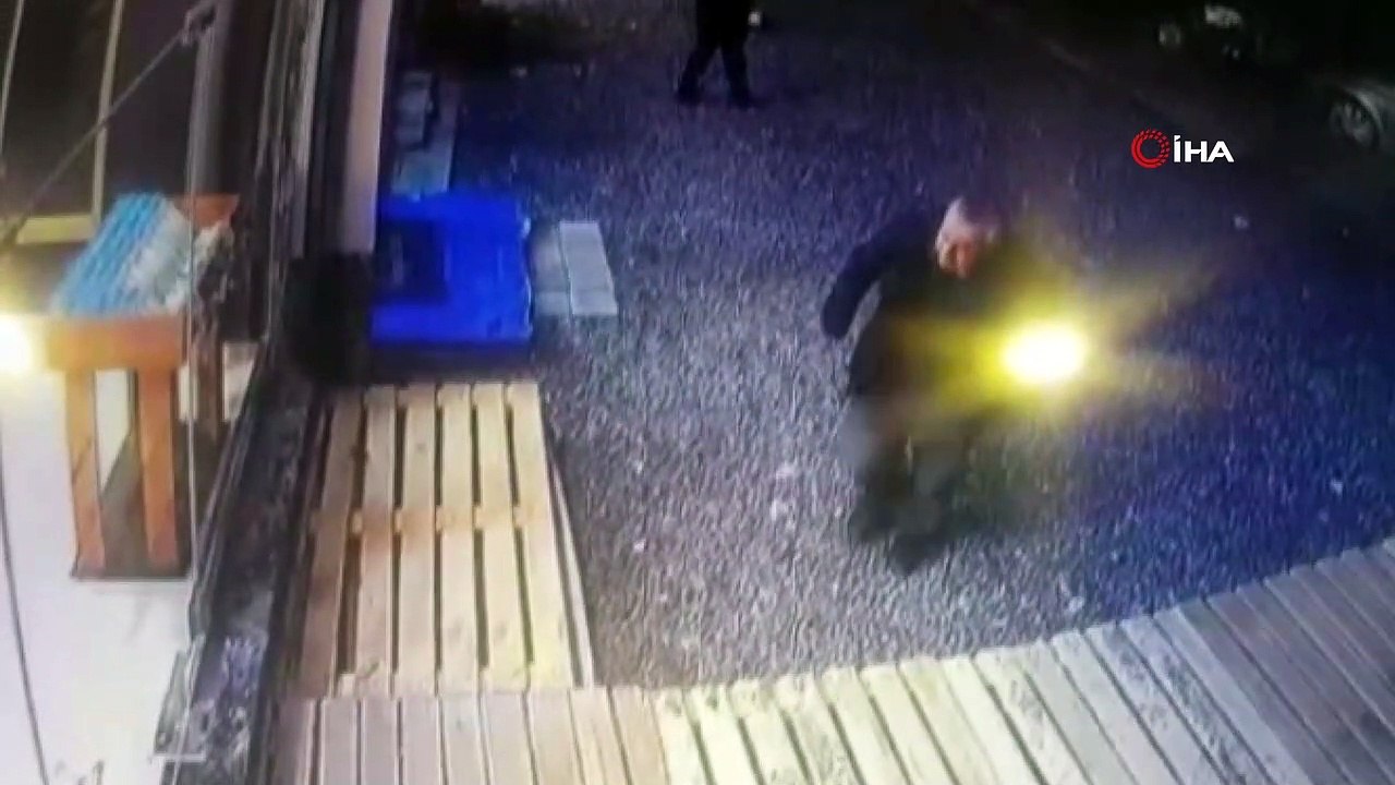 Bazıları şeffaf cam kapılara tosladı bazıları o...