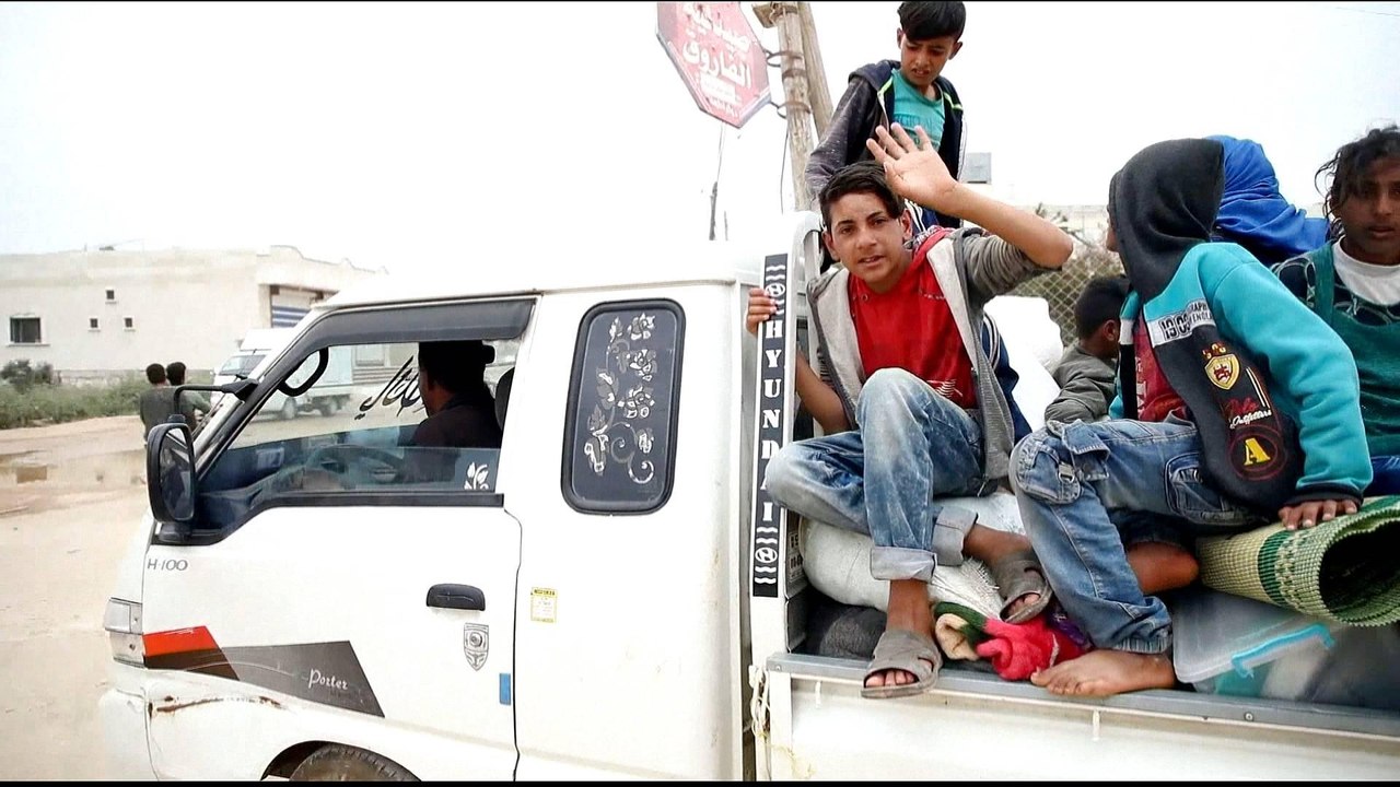 Dozens killed as Russian, Syrian air attacks in Idlib intensify