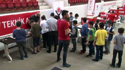 Çocuklar hayallerindeki arabayı yaptı