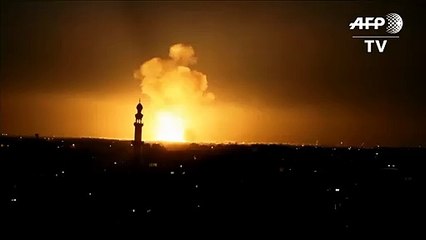إطلاق دفعة جديدة من الصواريخ من غزة وإسرائيل ترد بقصف جوي ومدفعي