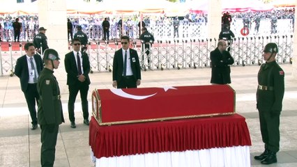 Şehit Yüzbaşı son yolculuğuna uğurlanıyor