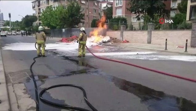 Pendik ‘te kazı sırasında doğal gaz hattı patladı. Patlama sonrası çıkan yangına itfaiye ekipleri müdahale ediyor