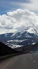 Un camion utilise un lit d'arrêt d'urgence