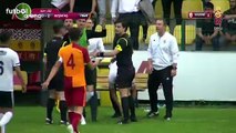 Galatasaray - Beşiktaş derbisinde saha karıştı