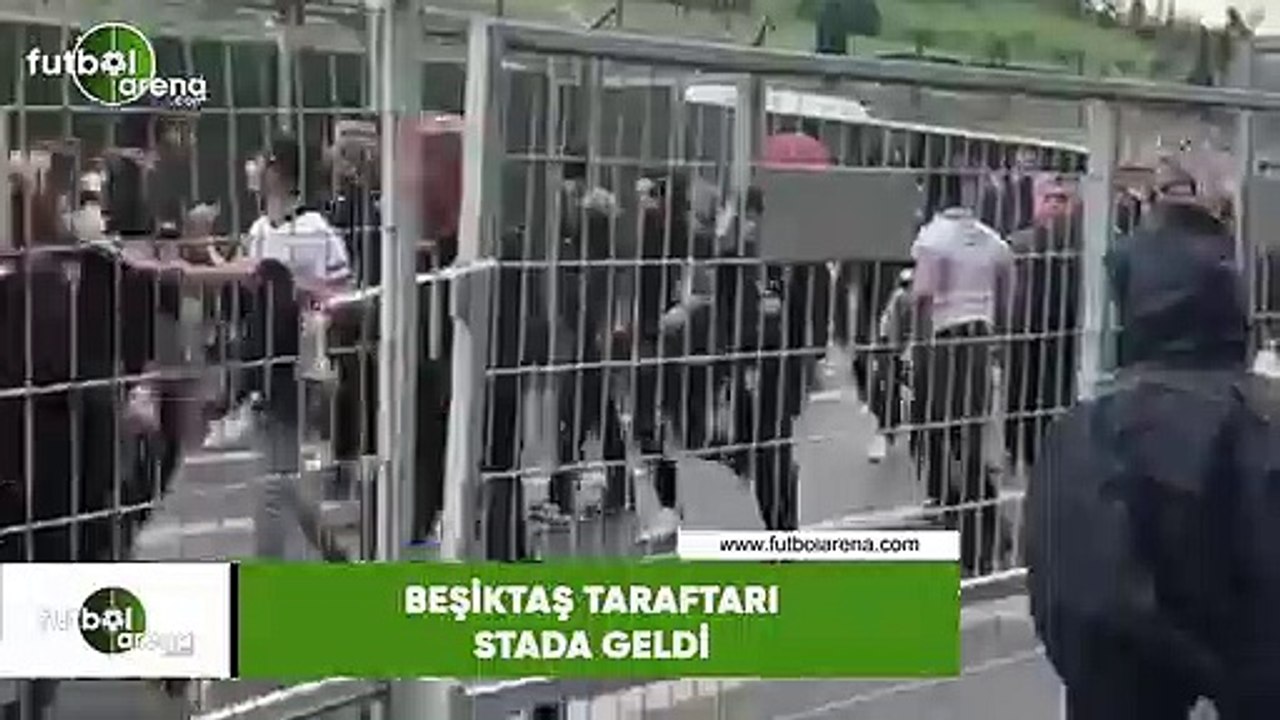 Beşiktaş taraftarı stada geldi