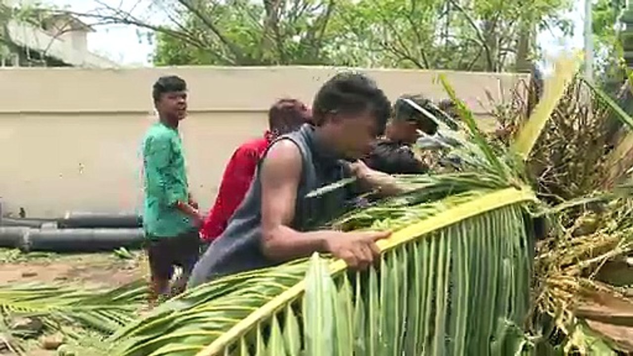 Selbsthilfe nach Durchzug von Zyklon 'Fani' in Indien