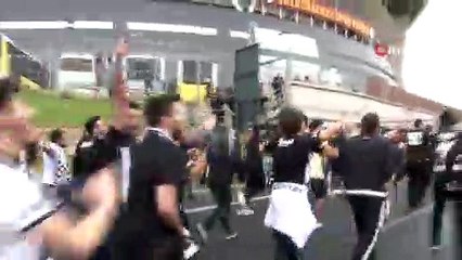 Beşiktaş taraftarı Türk Telekom Stadyumu'na geldi