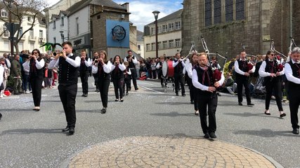 La place Lamennais est pleine à craquer