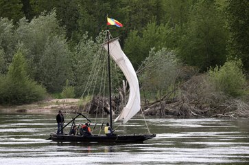 VIDEO. Tours : une embarcation de Loire mise à l'eau à Luynes