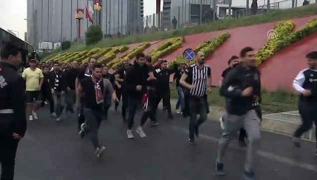 Beşiktaş taraftarı, Türk Telekom Stadı'na böyle geldi!