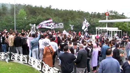 Beşiktaşlı taraftarlardan takımlarına destek