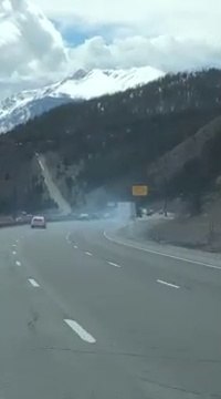 Un camion sans frein contraint d'utiliser le lit d'arrêt d'urgence