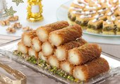 فيديو الشيف بوراك يصنع هرماً ضخماً من الكنافة بالفستق.. ألذ حلوى رمضانية!