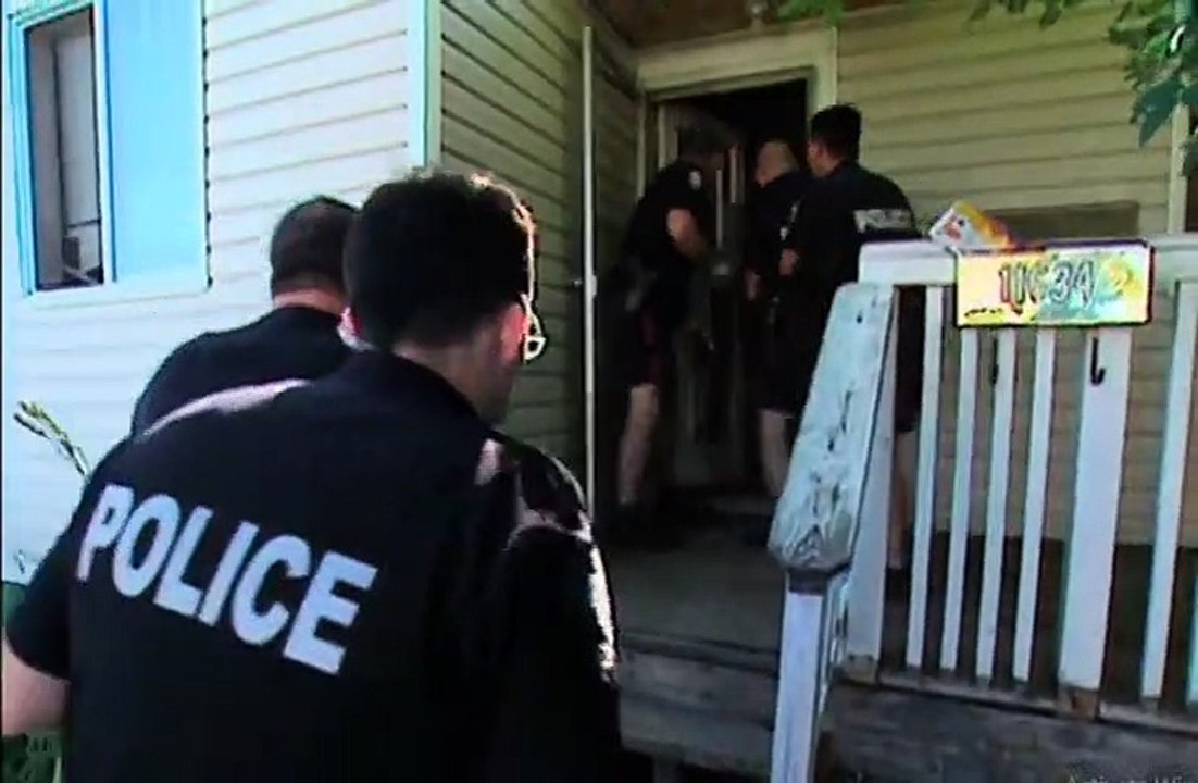 Under Arrest S06 E03 Glutton for Punishment