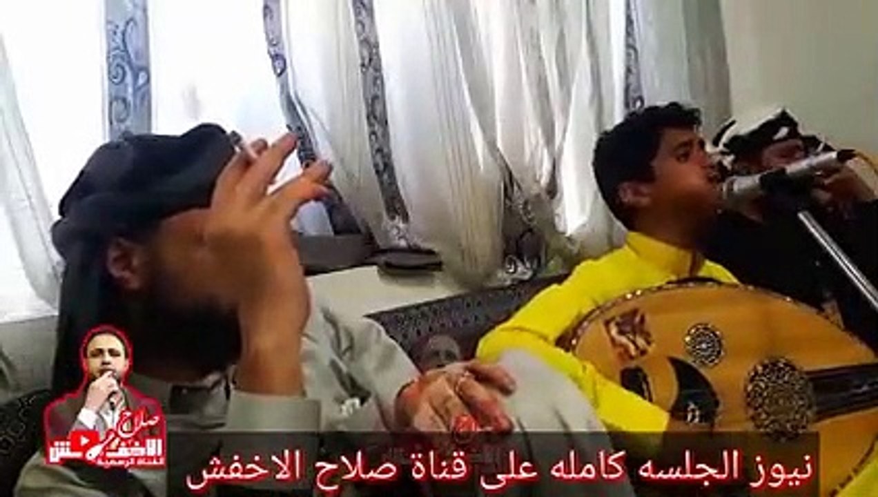 واخيرن بعد طول انتظار الولد المبدع يعزف العود ويغني امام صلاح الاخفش و يفجئ الجميع)