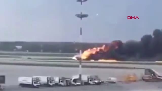 Dha Dış ? Havada Yanan Yolcu Uçağı Acil İniş Yaptı