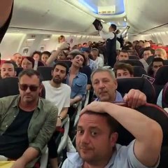 Saba Tümer "THY uçağında rezalet yaşanıyor" deyip video paylaştı