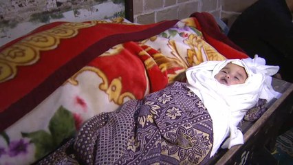 الغزيون يشيعون رضيعة وقريبتها الحامل قضيتا بالقصف الإسرائيلي