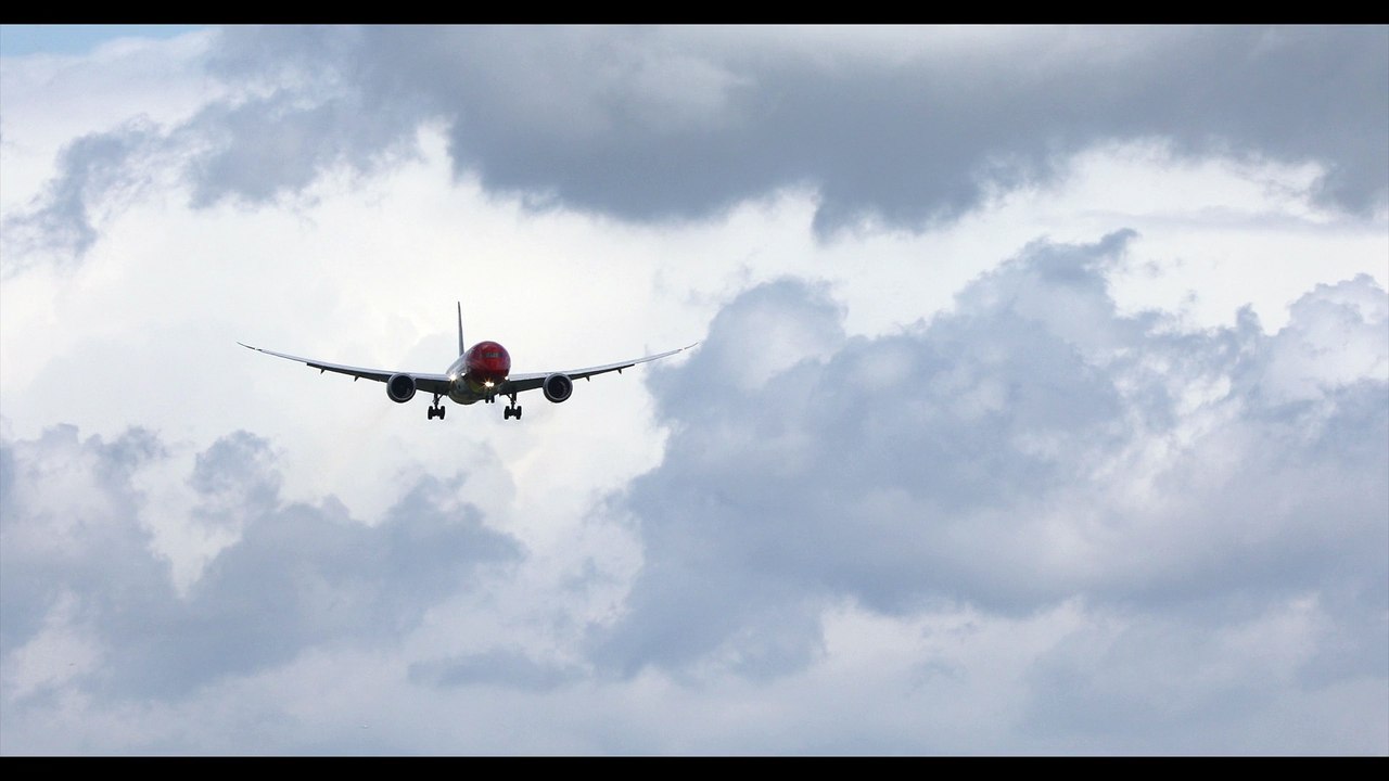 NORWEGIAN B787 DREAMLINER FROM LAX TO CDG  LANDING CDG 5 MAY 2019 4K