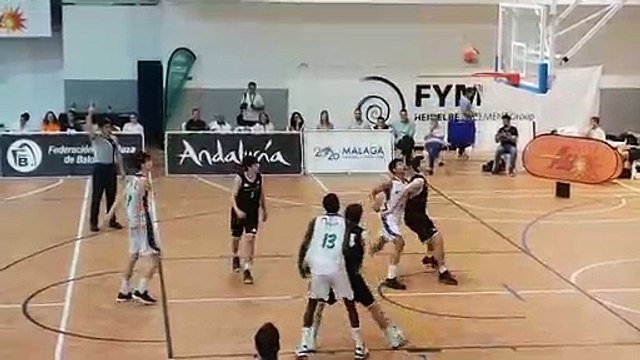 DAVID JIMENEZ EN LA LÍNEA DE TIROS LIBRES.