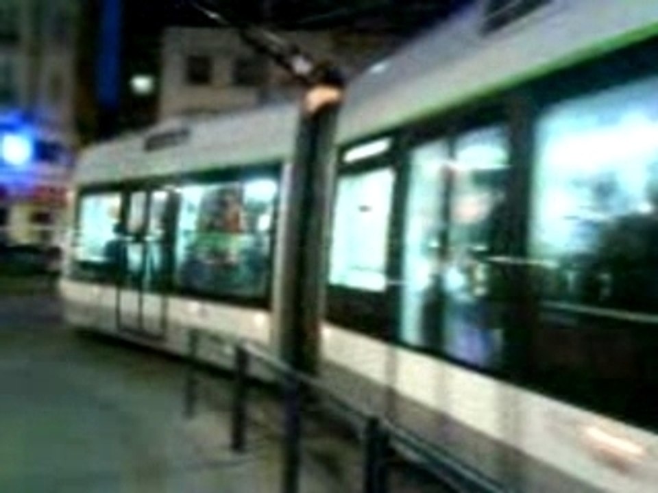 Tramway - S de République