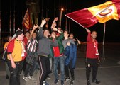 Galatasaray'ın Galibiyetini Turistler de Kutladı