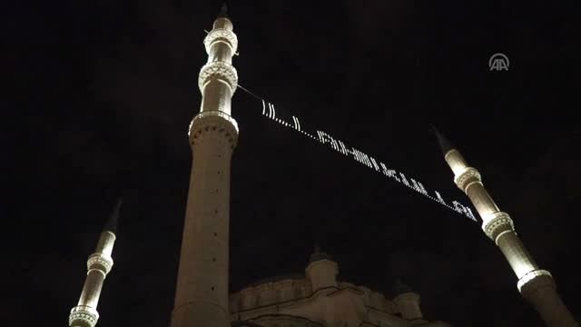 Sabancı Merkez Camisi'nde İlk Teravih Kılındı