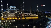 Büyük Çamlıca Camii’nde ilk teravih namazında havadan görüntülendi