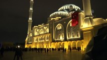 Ramazanın ilk teravih namazını Büyük Çamlıca Camisinde kıldılar - İSTANBUL