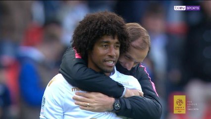 Télécharger la video: Tuchel hugs Nice's Dante after he concedes penalty